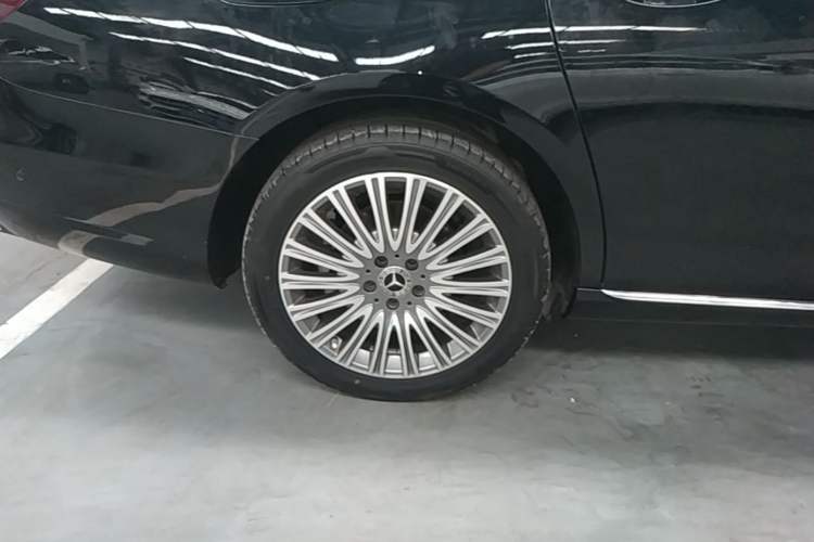 Used Mercedes-Benz E-Class 2022 E 300 L Luxury Model Right Rear Wheel Hub