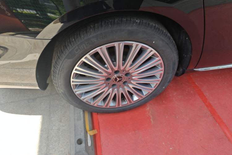 Used Mercedes-Benz E-Class 2022 Updated E 300 L Luxury Edition Right Rear Wheel Hub