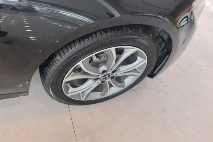 Used Mercedes-Benz E-Class 2022 Revised E 300 L Sporty and Stylish Edition Right Rear Wheel Hub
