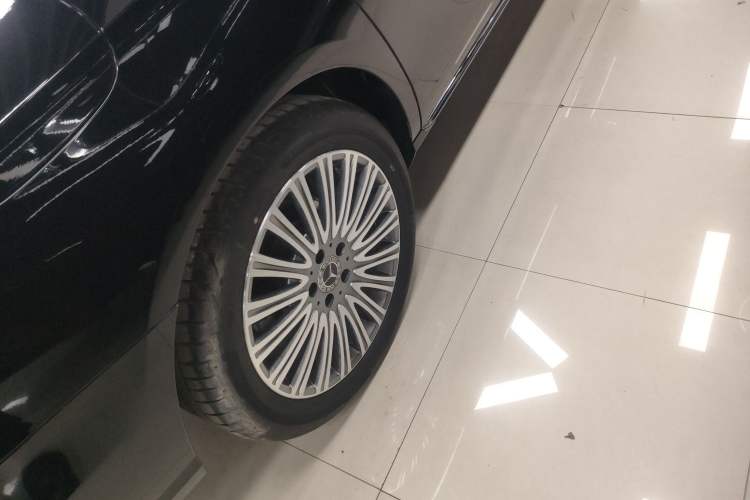 Used Mercedes-Benz E-Class 2022 Updated E 300 L Luxury Edition Right Rear Wheel Hub