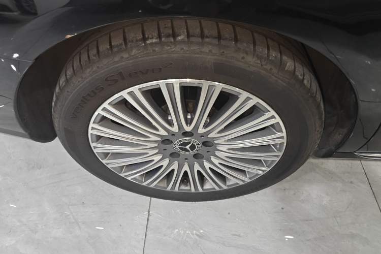 Used Mercedes-Benz E-Class 2022 Updated E 300 L Luxury Edition Right Rear Wheel Hub