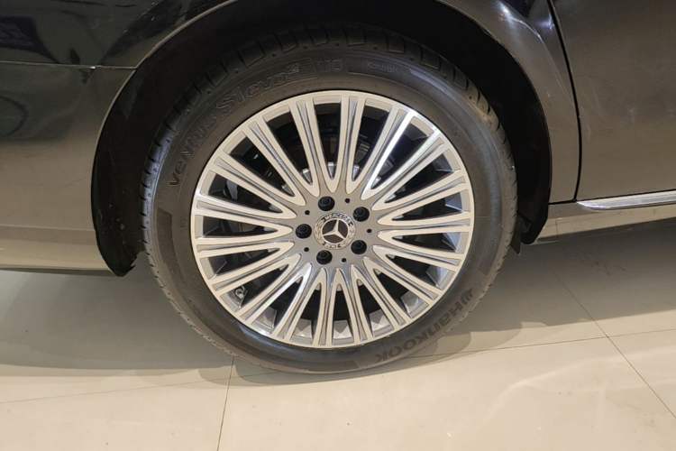 Used Mercedes-Benz E-Class 2022 Revised Version E 300 L Luxury Edition Right Rear Wheel Hub