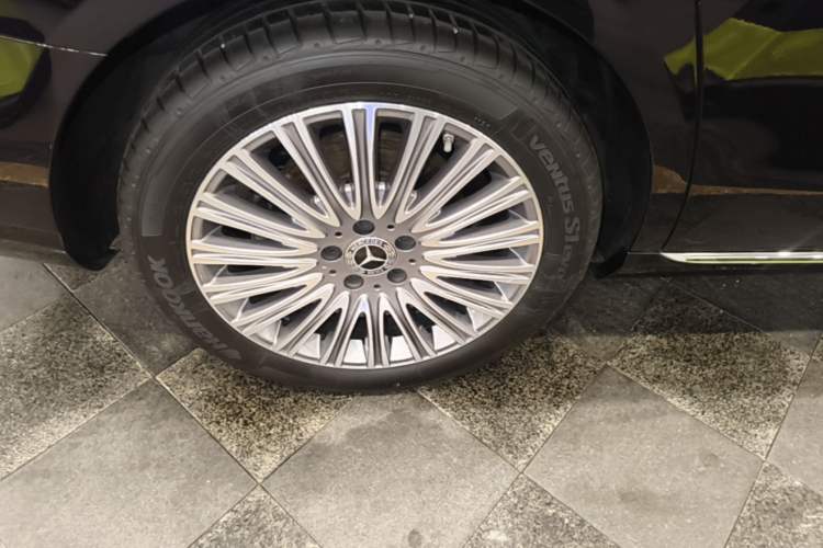Used Mercedes-Benz E-Class 2022 E 300 L Stylish Model Right Rear Wheel Hub