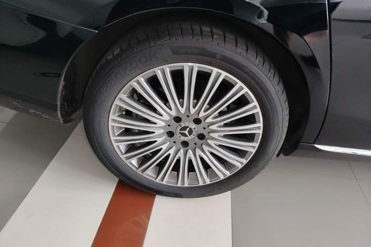 Used Mercedes-Benz E-Class 2022 Revised Version E 300 L Fashion Edition Right Rear Wheel Hub