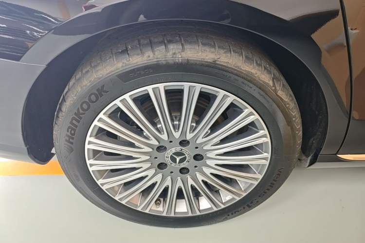 Used Mercedes-Benz E-Class 2022 Second Facelift E 300 L Luxury Edition Right Rear Wheel Hub