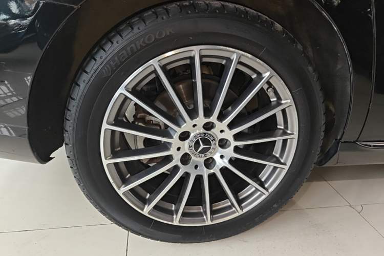Used Mercedes-Benz E-Class 2022 Updated E 260 L Right Rear Wheel Hub
