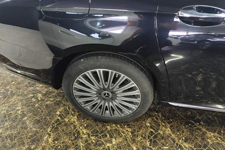Used Mercedes-Benz E-Class 2022 Revised Version E 300 L Fashion Edition Right Rear Wheel Hub