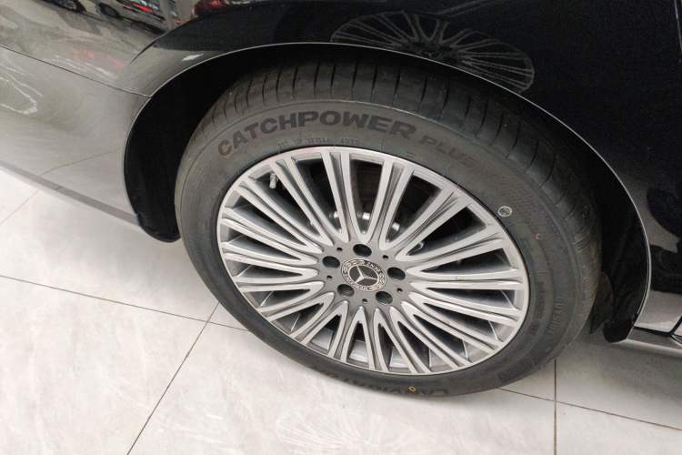 Used Mercedes-Benz E-Class 2022 Second Facelift E 300 L Fashion Edition Right Rear Wheel Hub