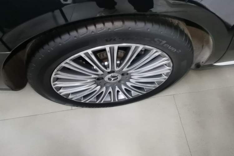 Used Mercedes-Benz E-Class 2022 Updated E 300 L Luxury Edition Right Rear Wheel Hub