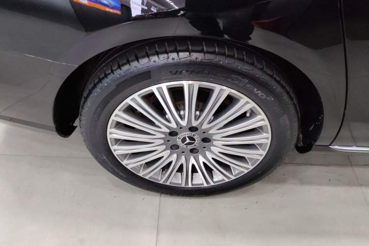 Used Mercedes-Benz E-Class 2022 Second Facelift E 300 L Luxury Edition Right Rear Wheel Hub