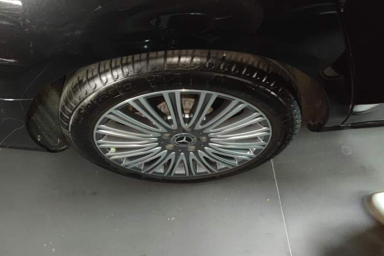 Used Mercedes-Benz E-Class 2022 Revised Version E 300 L Luxury Edition Right Rear Wheel Hub