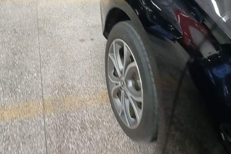 Used Mercedes-Benz E-Class 2022 Revised E 300 L Sporty and Stylish Edition Right Rear Wheel Hub