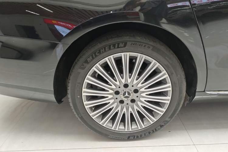 Used Mercedes-Benz E-Class 2022 Second Facelift E 300 L Luxury Edition Right Rear Wheel Hub