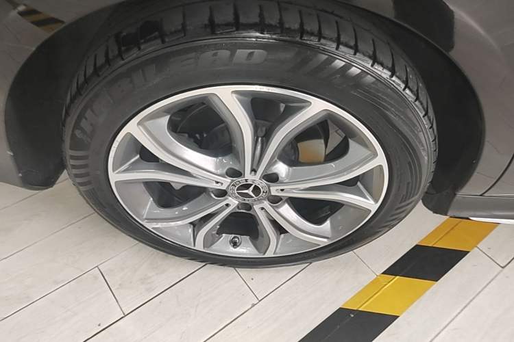 Used Mercedes-Benz E-Class 2022 Revised Version E 300 L Sport Luxury Edition Right Rear Wheel Hub