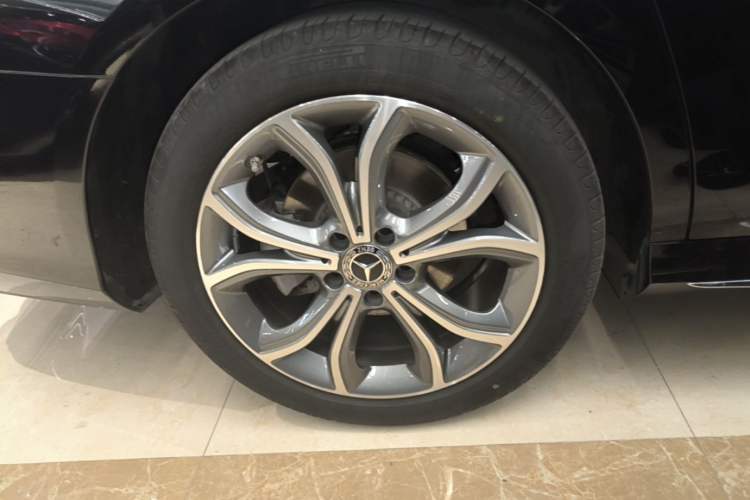 Used Mercedes-Benz E-Class 2022 Revised Version E 300 L Sport Luxury Edition Right Rear Wheel Hub