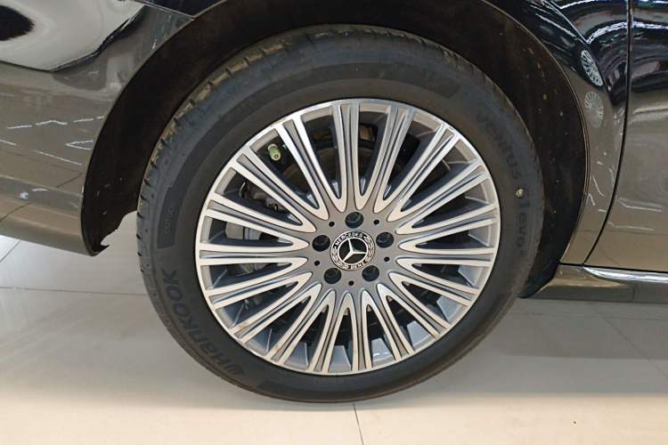 Used Mercedes-Benz E-Class 2022 Updated E 300 L Stylish Edition Right Rear Wheel Hub