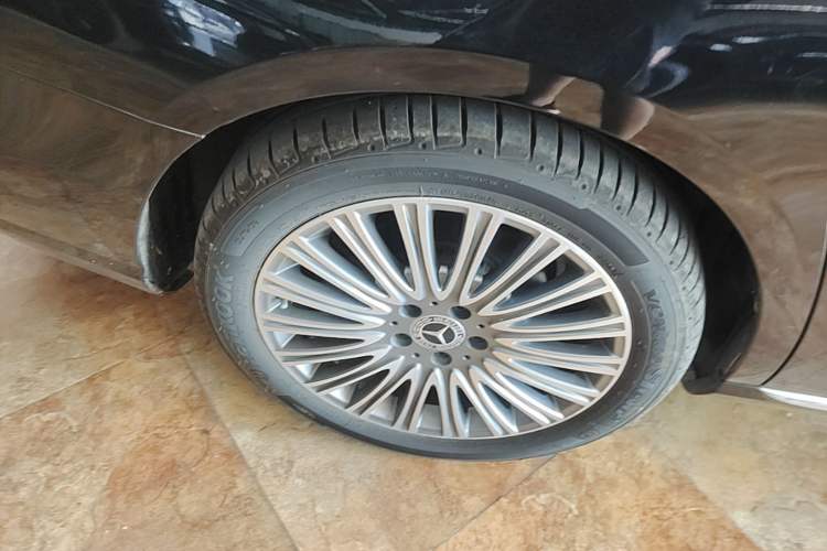 Used Mercedes-Benz E-Class 2022 Second Facelift E 300 L Luxury Edition Right Rear Wheel Hub