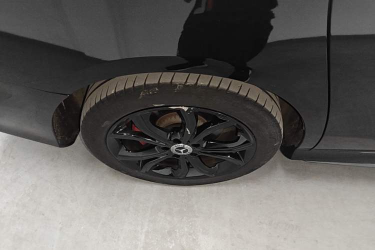 Used Mercedes-Benz E-Class 2022 Revised E 300 L Sporty and Stylish Edition Right Rear Wheel Hub