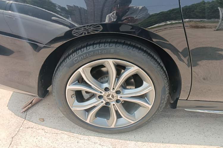 Used Mercedes-Benz E-Class 2022 Revised E 300 L Sporty and Stylish Edition Right Rear Wheel Hub