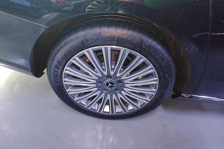 Used Mercedes-Benz E-Class 2022 E 300 L Luxury Model Right Rear Wheel Hub