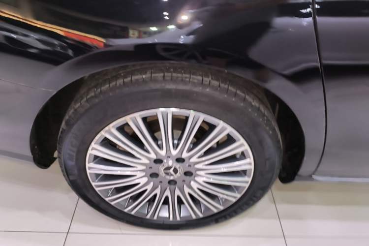 Used Mercedes-Benz E-Class 2022 Second Facelift E 300 L Luxury Edition Right Rear Wheel Hub