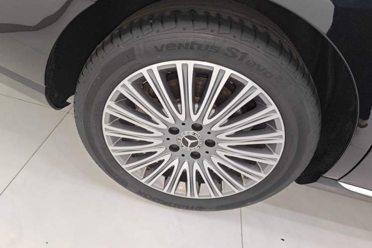Used Mercedes-Benz E-Class 2022 Revised Version E 300 L Fashion Edition Right Rear Wheel Hub