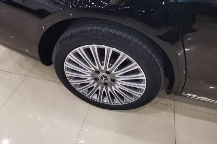 Used Mercedes-Benz E-Class 2022 Second Facelift E 300 L Luxury Edition Right Rear Wheel Hub