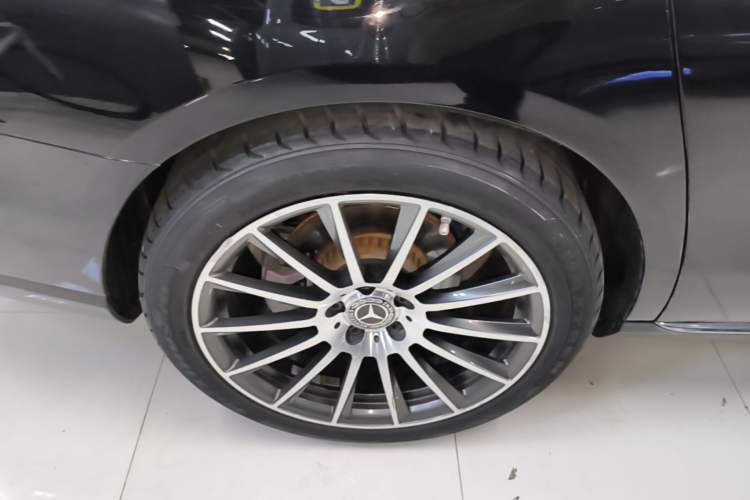 Used Mercedes-Benz E-Class 2022 Updated E 300 L Luxury Edition Right Rear Wheel Hub