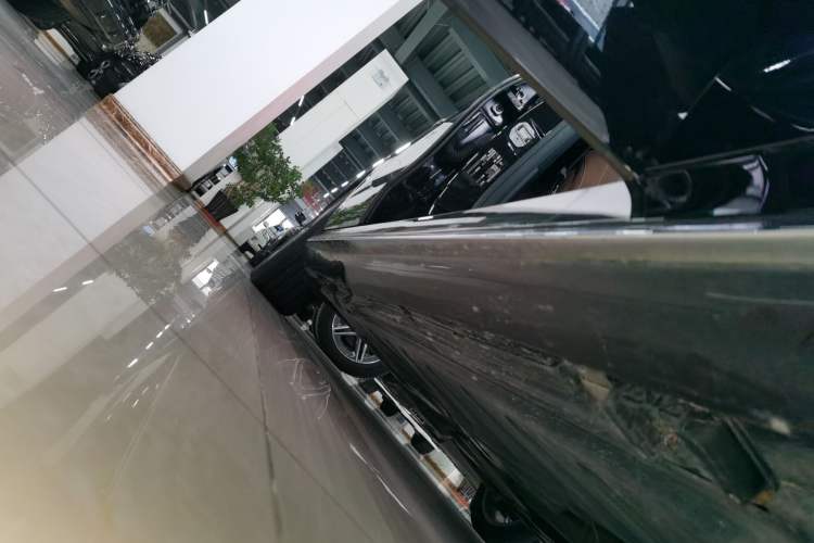 Used Mercedes-Benz E-Class 2022 Second Facelift E 300 L Sport Luxury Edition Right Side Sill