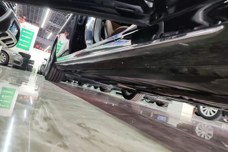 Used Mercedes-Benz E-Class 2022 Second Facelift E 300 L Sporty and Stylish Edition Right Side Sill