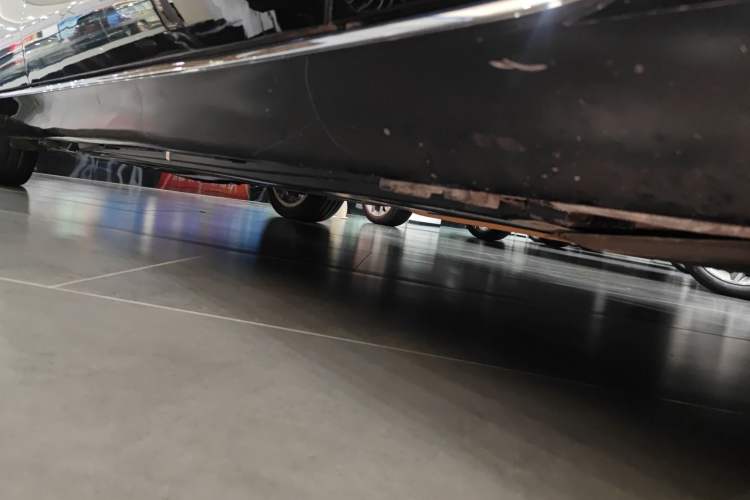 Used Mercedes-Benz E-Class 2022 Updated E 300 L Luxury Edition Right Side Sill