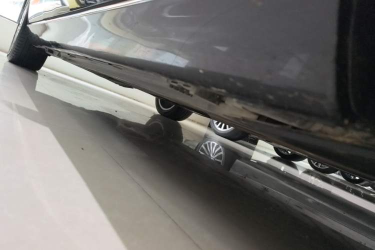Used Mercedes-Benz E-Class 2022 E 300 L Stylish Model Right Side Sill