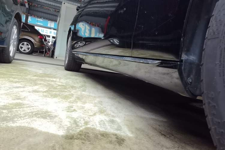 Used Mercedes-Benz E-Class 2022 E 300 L Stylish Model Right Side Sill