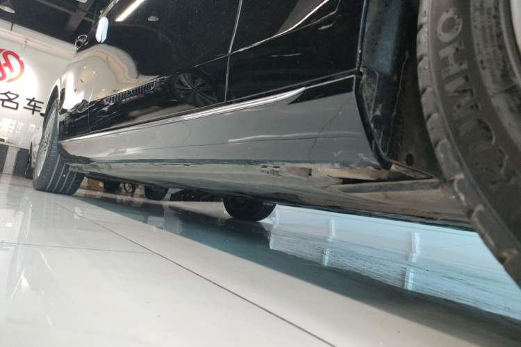 Used Mercedes-Benz E-Class 2022 E 300 L Stylish Model Right Side Sill