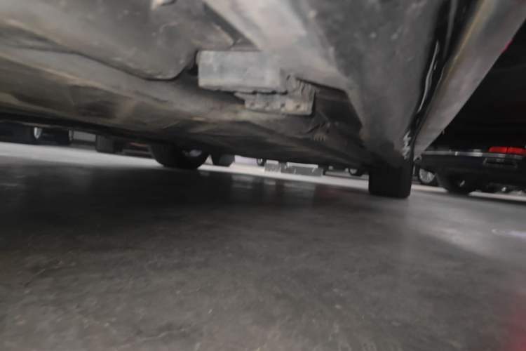 Used Mercedes-Benz E-Class 2022 Revised E 300 L Sporty and Stylish Edition Right Side Sill