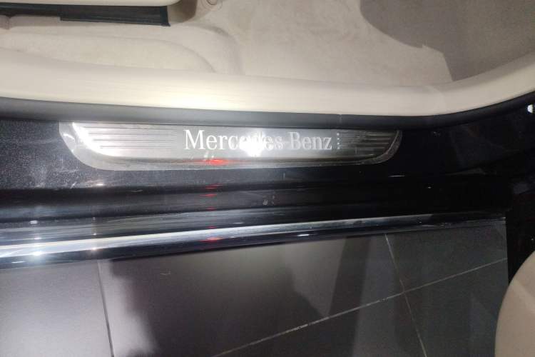Used Mercedes-Benz E-Class 2022 Second Facelift E 300 L Fashion Edition Right Side Sill