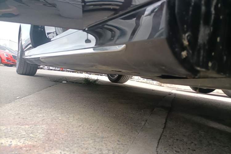 Used Mercedes-Benz E-Class 2022 Restyled E 260 L Sport Edition Right Side Sill