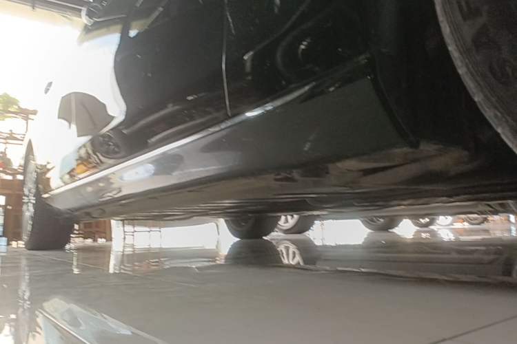 Used Mercedes-Benz E-Class 2022 E 300 L Luxury Model Right Side Sill
