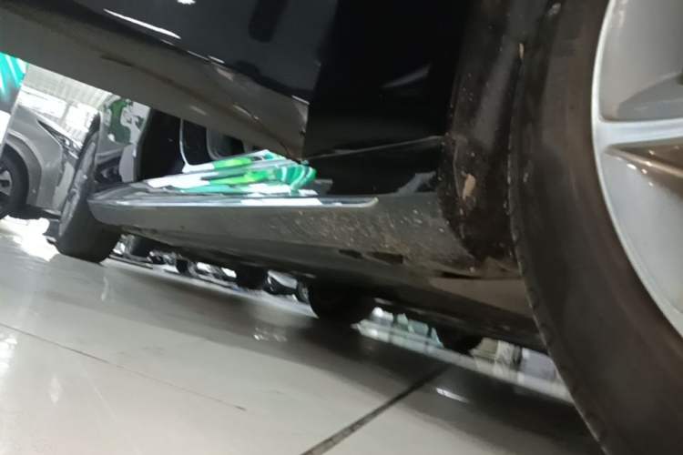 Used Mercedes-Benz E-Class 2022 Revised E 300 L Sporty and Stylish Edition Right Side Sill