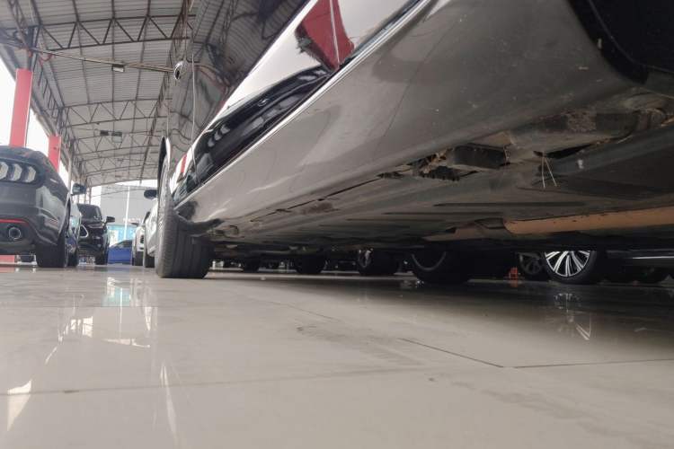Used Mercedes-Benz E-Class 2022 Second Facelift E 300 L Fashion Edition Right Side Sill