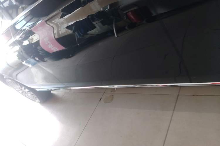 Used Mercedes-Benz E-Class 2022 Second Facelift E 300 L Luxury Edition Right Side Sill