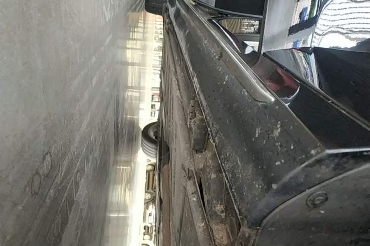 Used Mercedes-Benz E-Class 2022 E 300 L Sporty and Stylish Model Right Side Sill