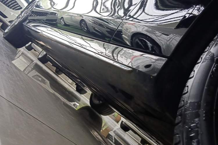 Used Mercedes-Benz E-Class 2022 Second Facelift E 300 L Sport Luxury Edition Right Side Sill