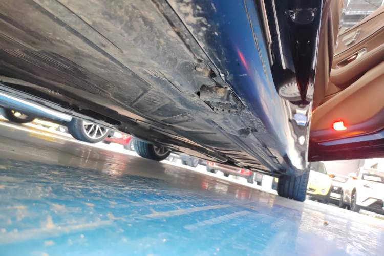 Used Mercedes-Benz E-Class 2022 Second Facelift E 300 L Luxury Edition Right Side Sill