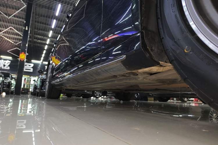 Used Mercedes-Benz E-Class 2022 Second Facelift E 260 L Sport Edition Right Side Sill