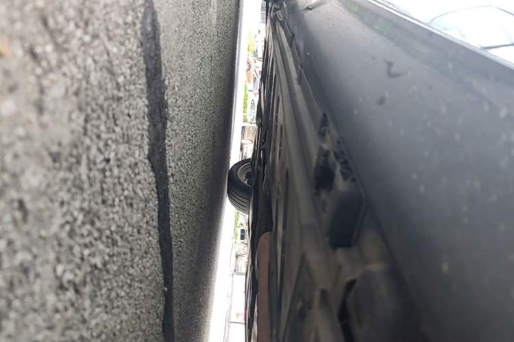 Used Mercedes-Benz E-Class 2022 Updated E 300 L Stylish Edition Right Side Sill