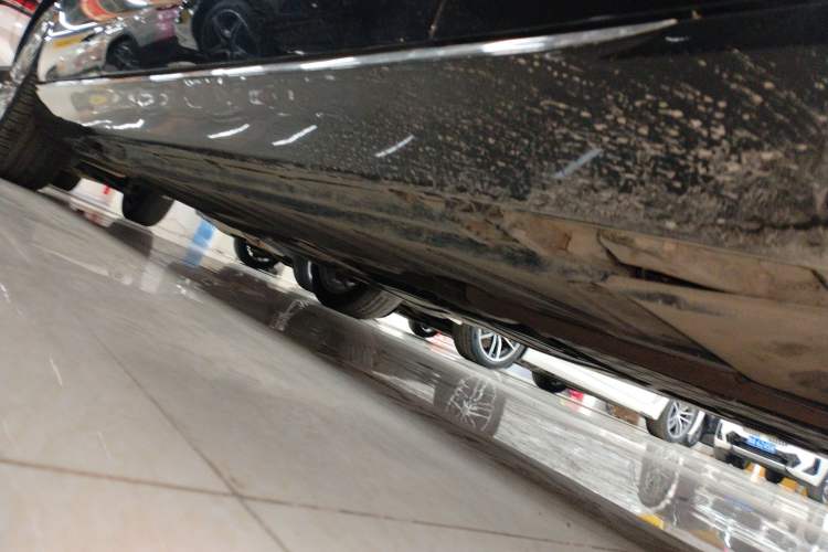 Used Mercedes-Benz E-Class 2022 Updated E 300 L Luxury Edition Right Side Sill