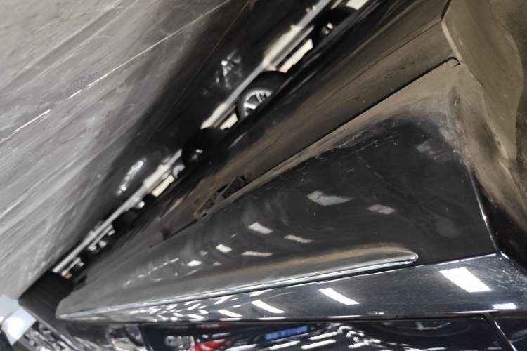 Used Mercedes-Benz E-Class 2022 E 300 L Sporty and Stylish Model Right Side Sill