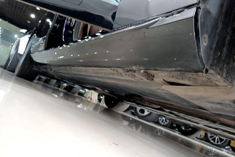 Used Mercedes-Benz E-Class 2022 Revised Version E 300 L Luxury Edition Right Side Sill
