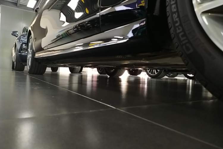 Used Mercedes-Benz E-Class 2022 Revised E 300 L Sport Luxury Edition Right Side Sill